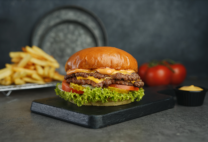 Classic Burger Plated